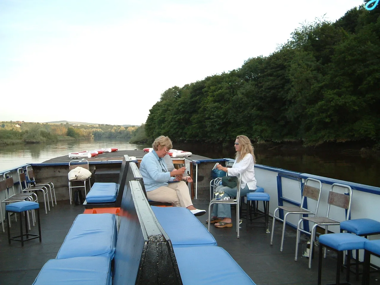 The bridge villages of the Shannon